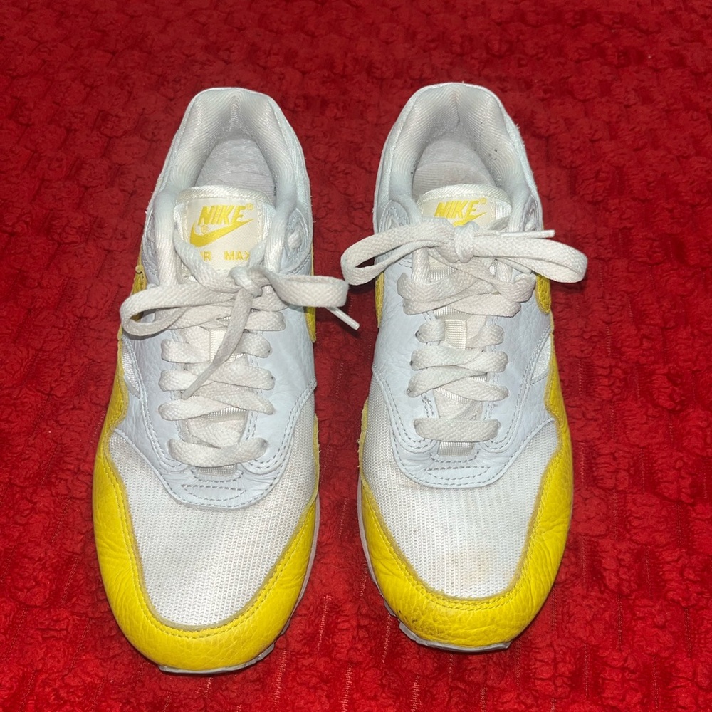 Nike Air Max White/Yellow Sneakers Size 7